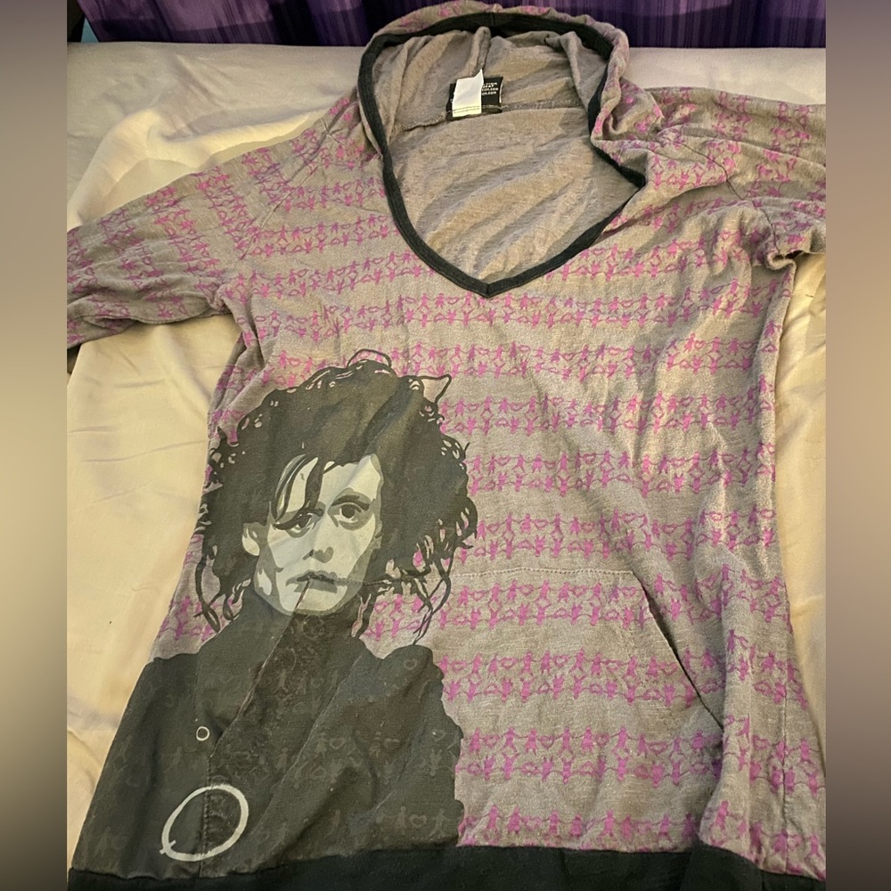 Edward scissorhands shirt size large